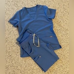 NWOT Figs scrubs size small ceil blue